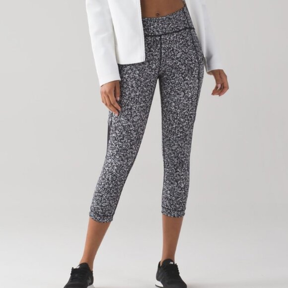 Lululemon Sole Training Crop - Picture 1 of 10